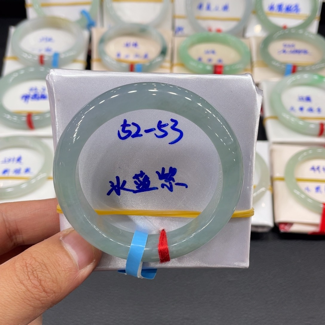 翡翠手镯未镶嵌天然翡翠