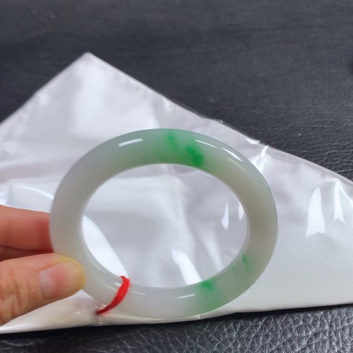 翡翠未镶嵌手镯（圆镯）56圈