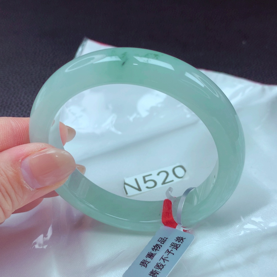 翡翠手镯未镶嵌手镯88