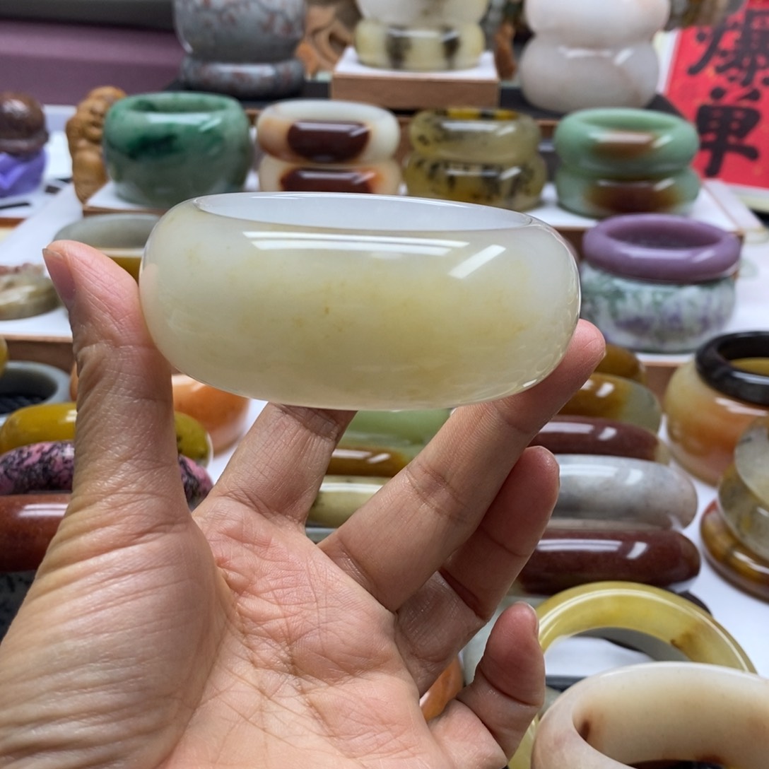 石英岩玉手镯未镶嵌文*