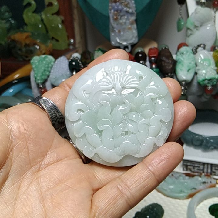 翡翠吊坠(赠链)未镶嵌