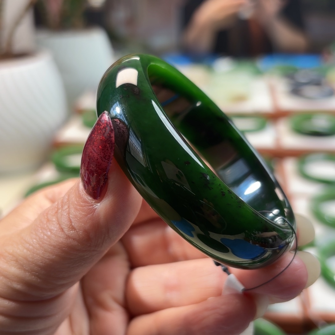 和田玉（碧玉）手镯未镶嵌?