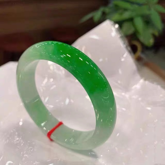 天然缅甸A货玉石翡翠白底阳绿正阳绿白底青手镯高冰绿色妈妈飘绿