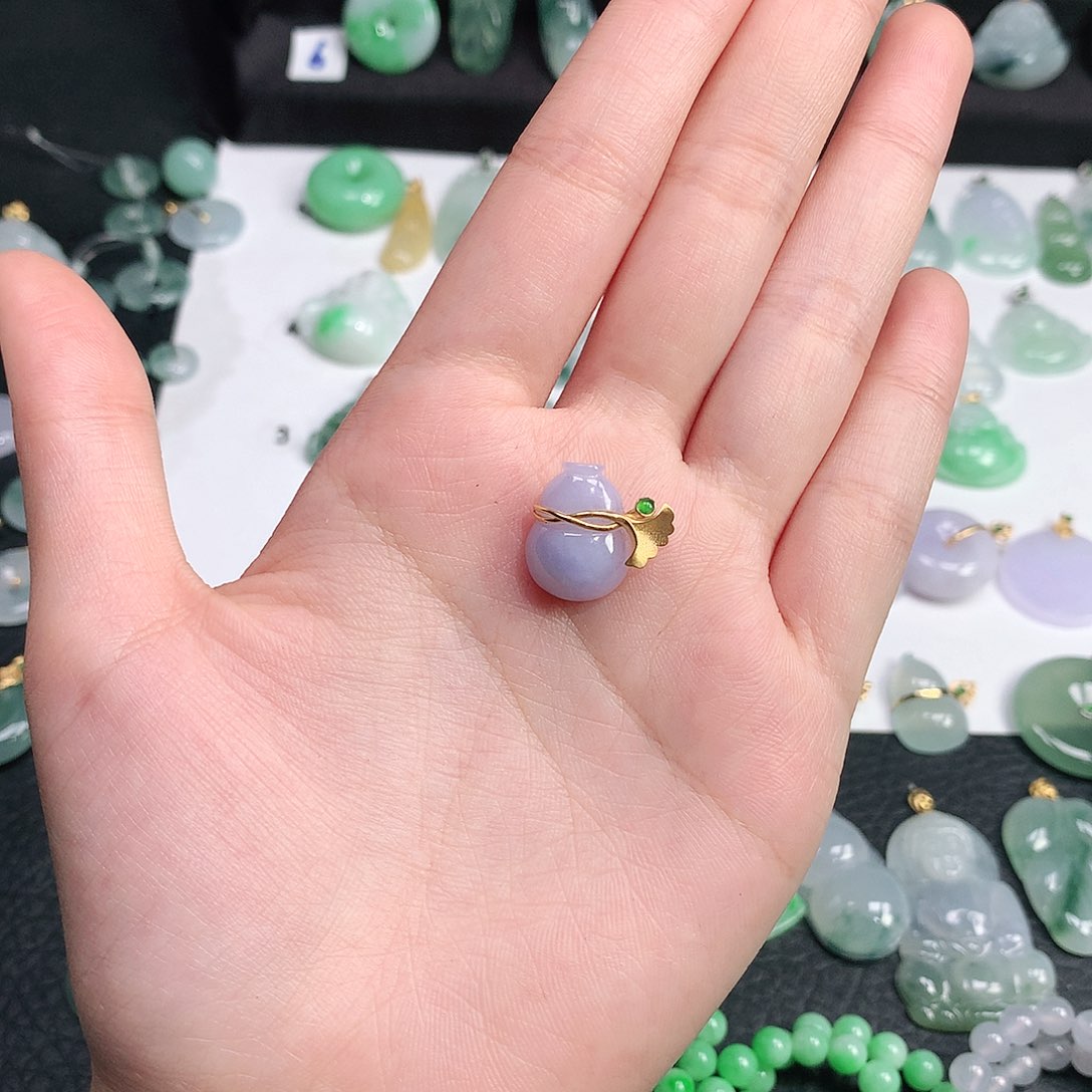 翡翠颈饰未镶嵌翡翠