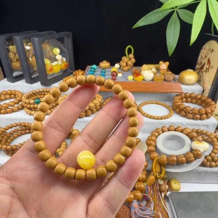 C***猴头老型蜜蜡配饰