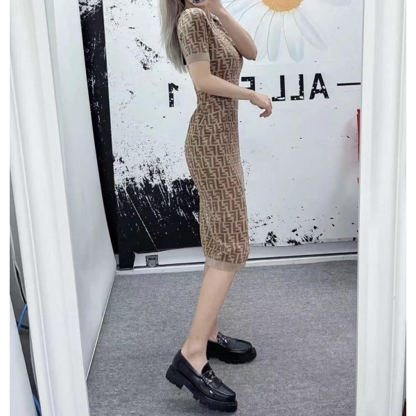 妃鱼/芬迪/粘胶纤维/连衣裙/95新/M8/14