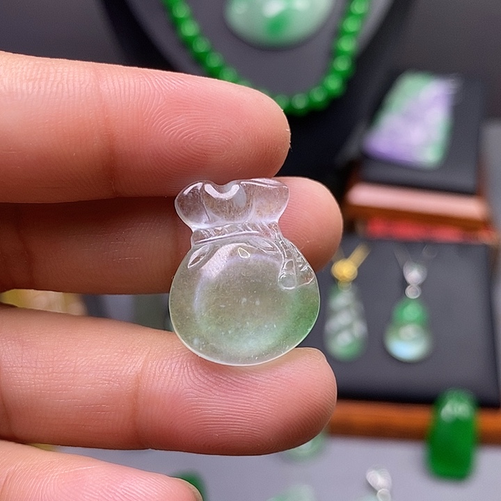吊坠(赠链)未镶嵌翡翠