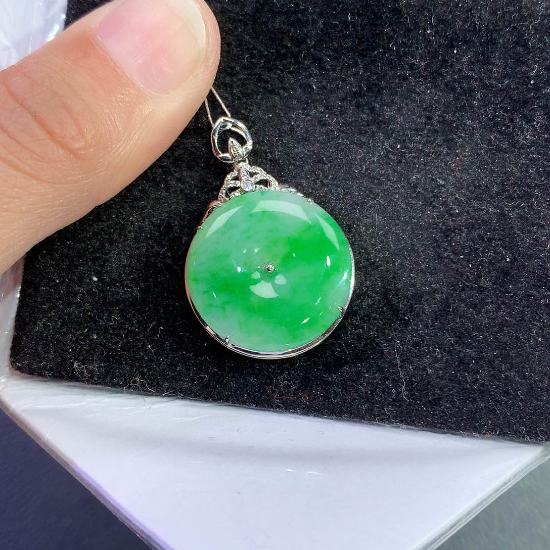 翡翠吊坠(赠链)18K金镶嵌