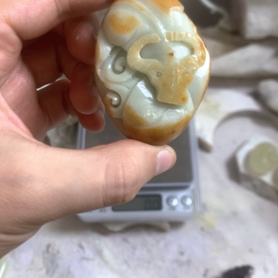 和田玉未镶嵌把件