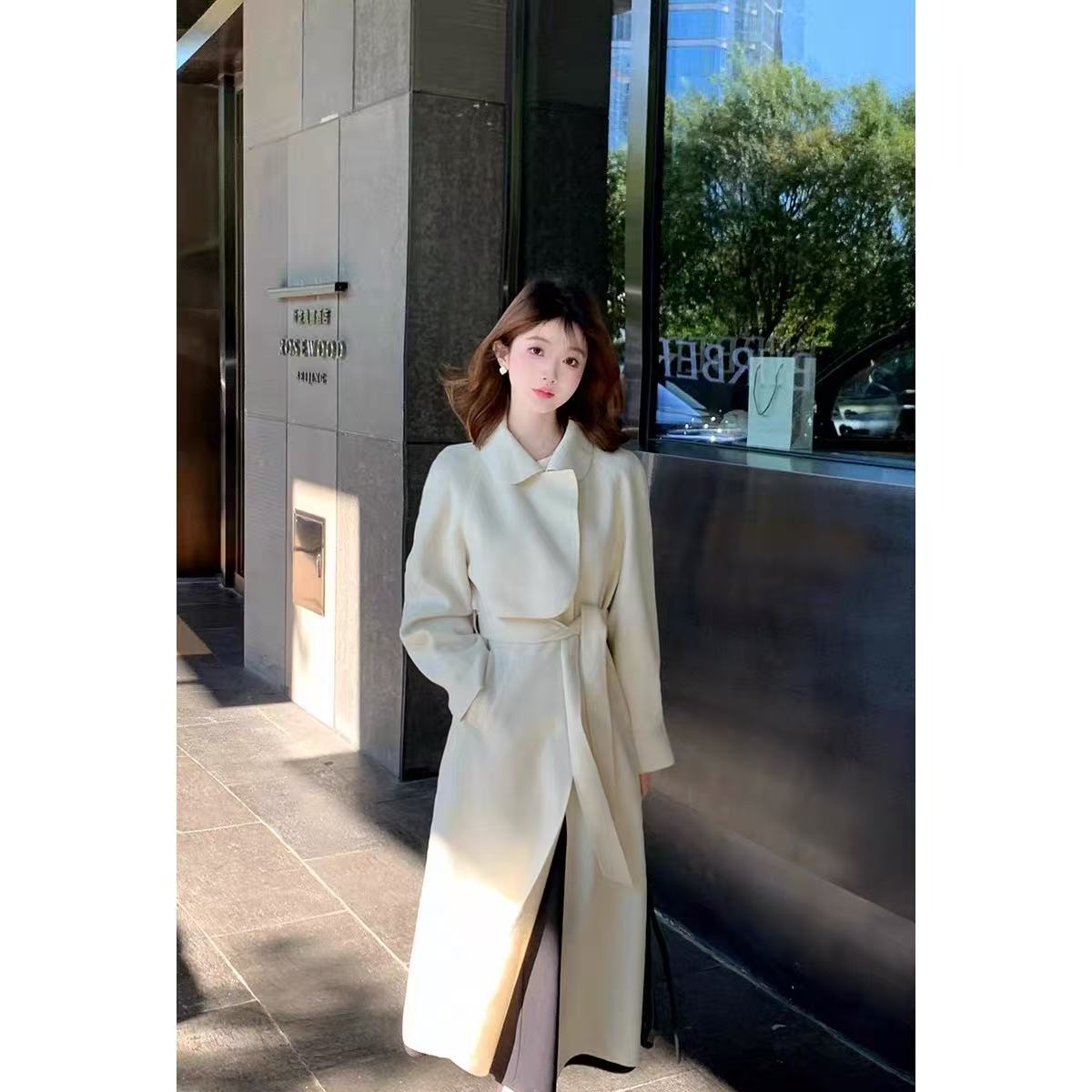 22023 秋冬女士时尚赫本风中长款大衣 三楼