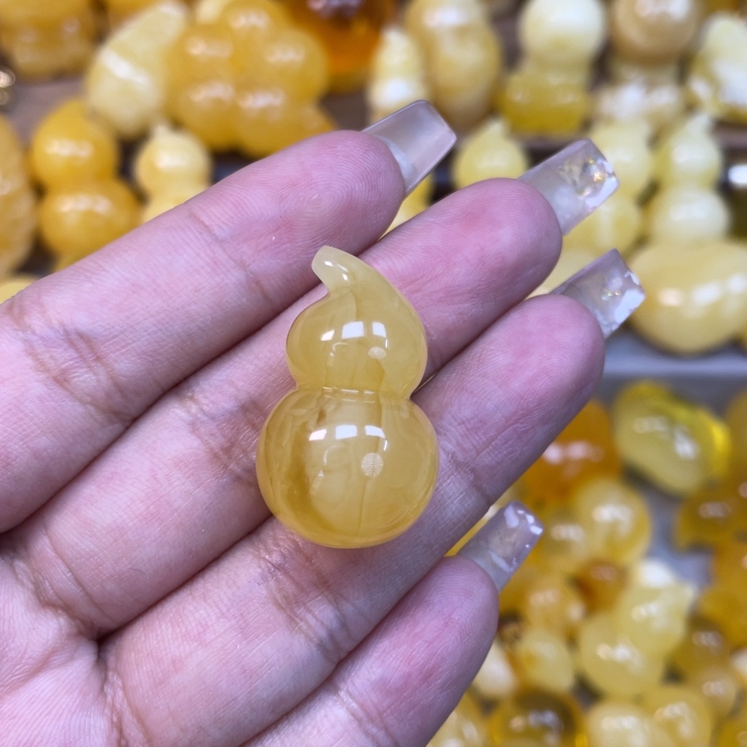 琥珀未镶嵌珠宝奇石