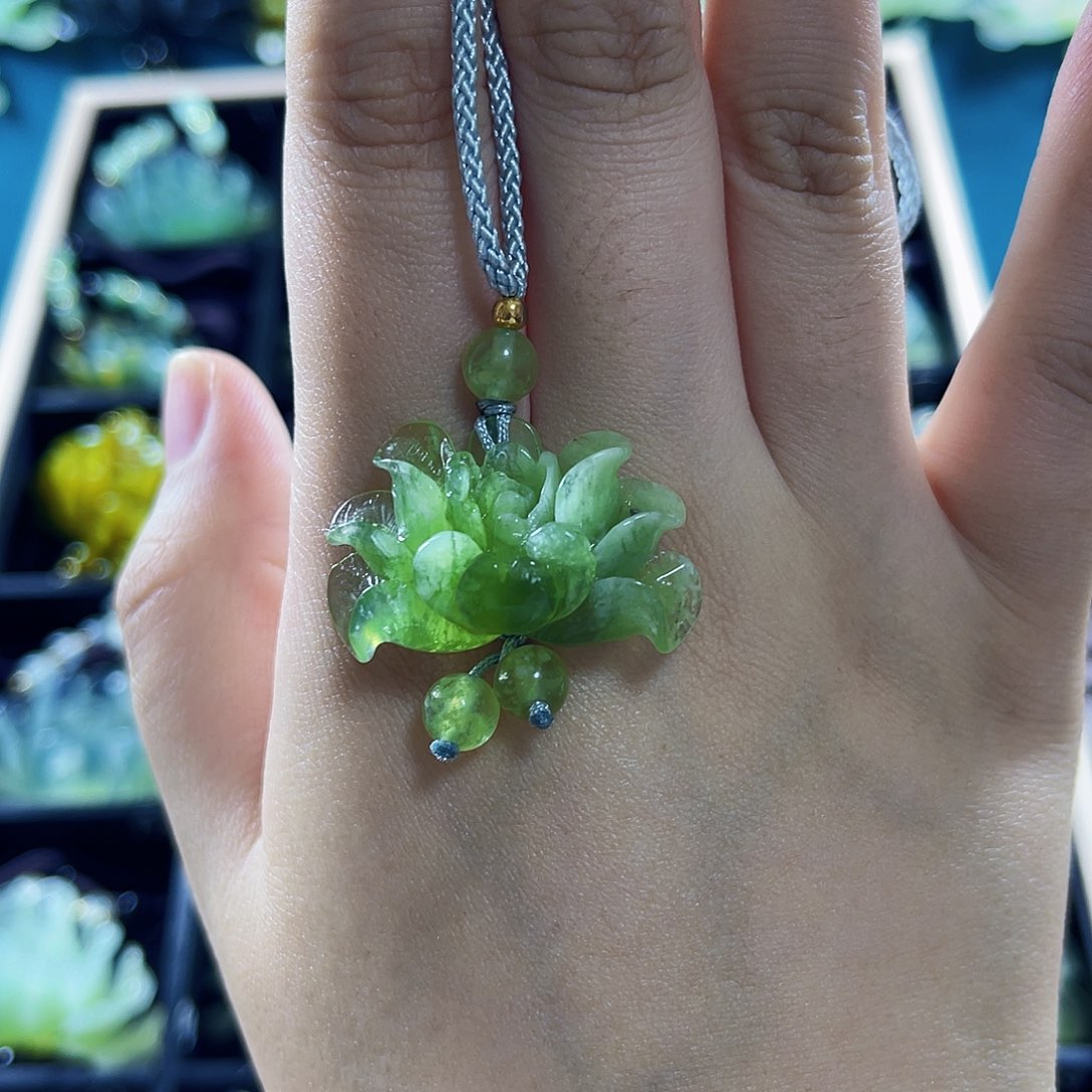 蛇纹石玉颈饰未镶嵌H*?