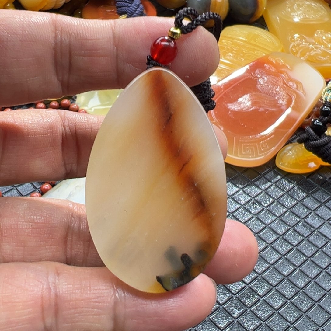 石英质玉未镶嵌颈饰