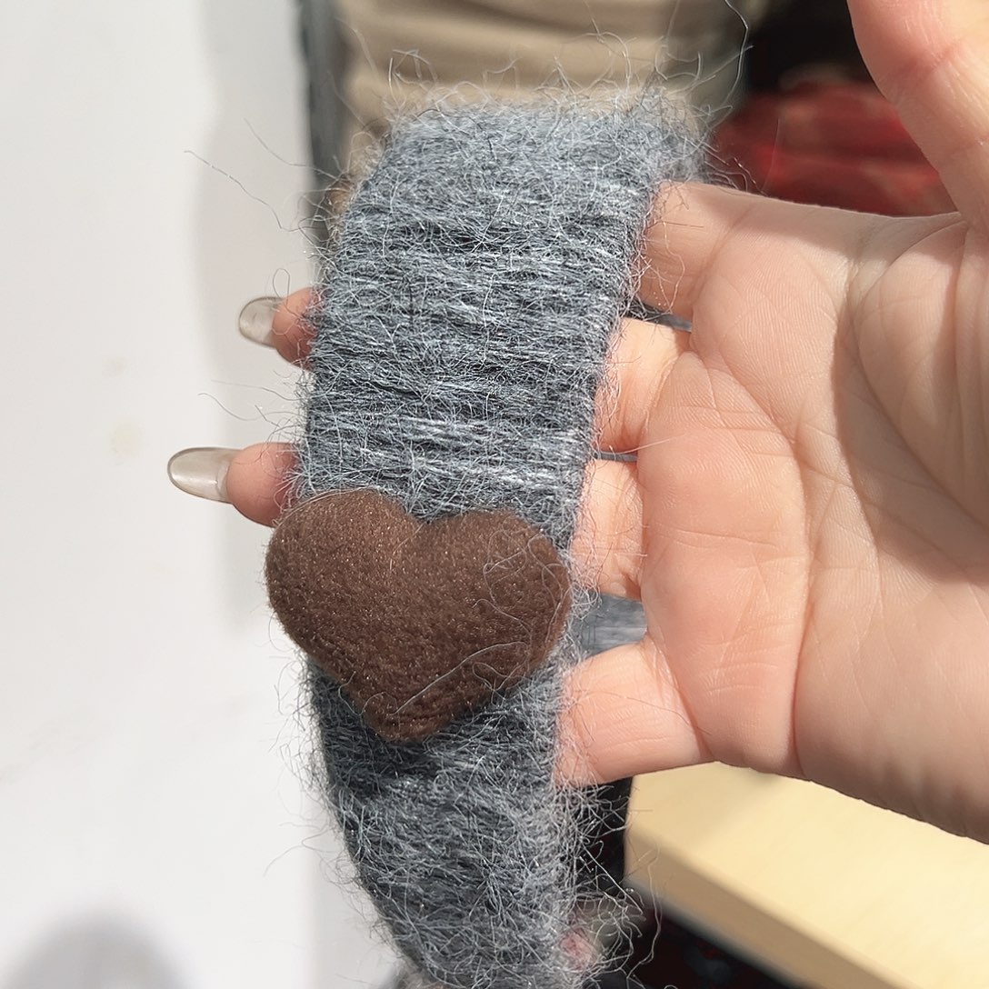 非金属灰色爱心宽发箍一个