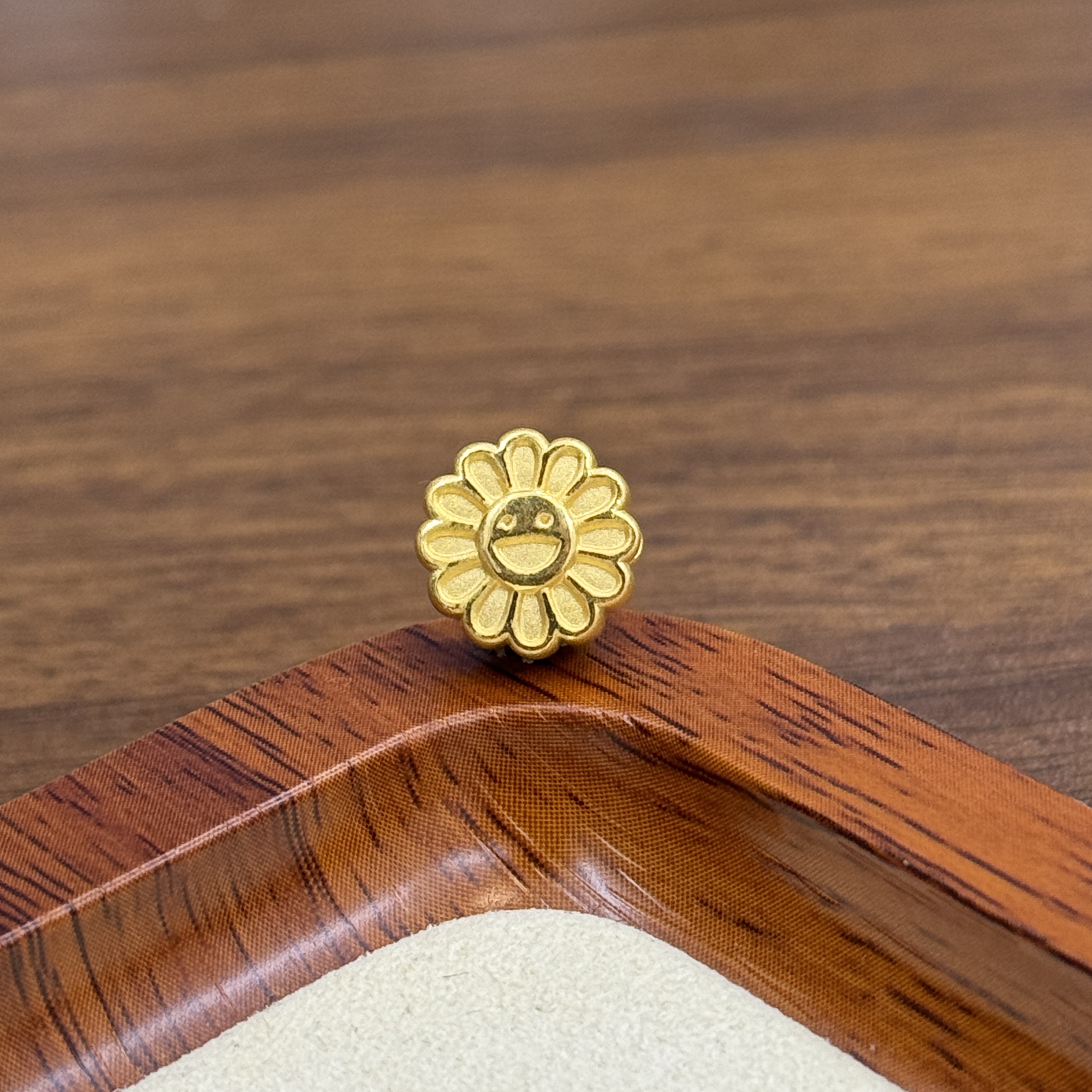 辉通黄金足金999加厚通孔10mm太阳花DP2151-0840