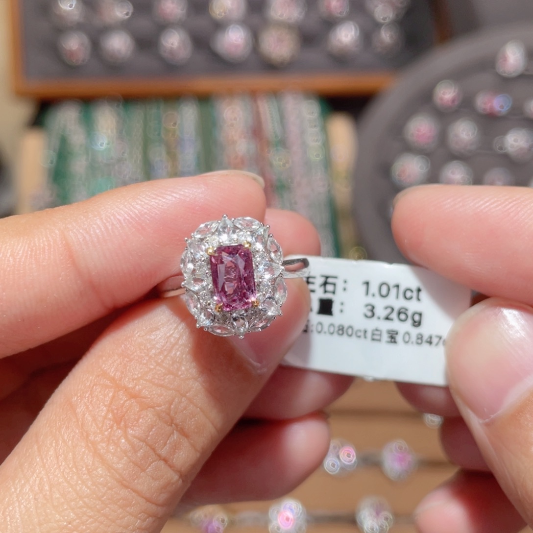 彩色蓝宝石戒指18K金镶嵌1.01ct 无烧