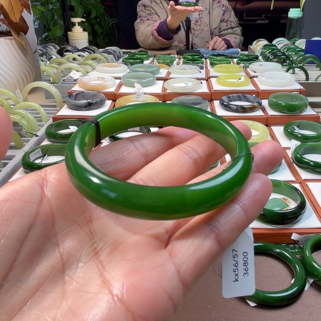 和田玉（碧玉）手镯未镶嵌晚**?