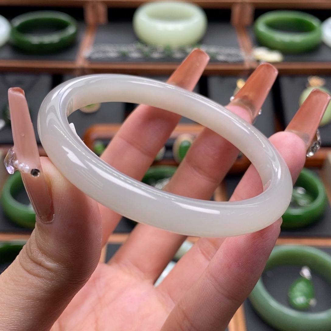 和田玉未镶嵌手镯5354