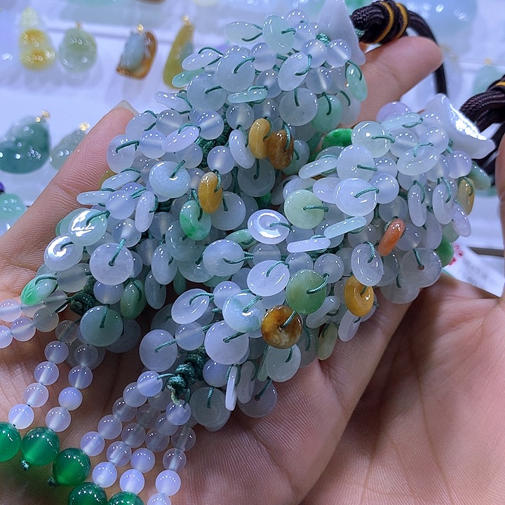 翡翠颈饰未镶嵌天然翡翠A货车挂多样性发货发其一