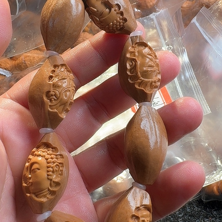 橄榄核吊坠一念之间