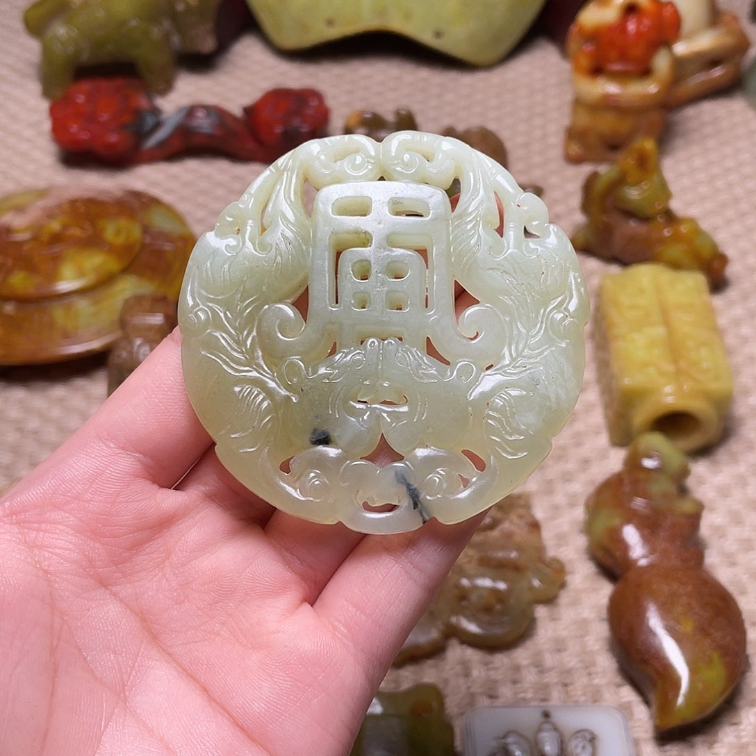 蛇纹石玉未镶嵌颈饰