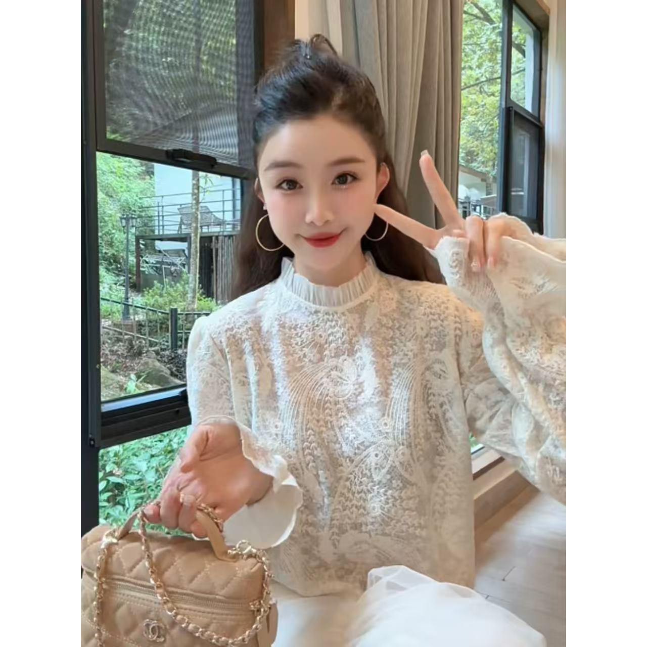 【760】爆款法式气质长袖时尚蕾丝上衣秋冬新洋气花边百搭打底小衫