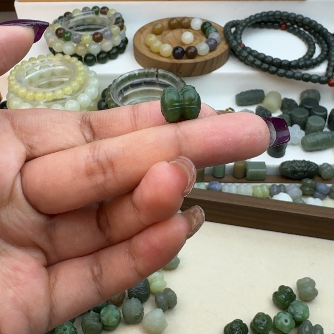 小***涂和田玉未镶嵌珠宝半成品和田玉碧玉并蒂莲11-12