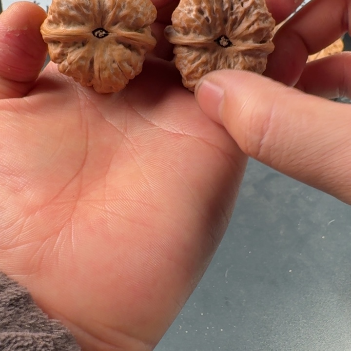 千***水吊坠文玩核桃蛤蟆的眼睛是真的好看啊