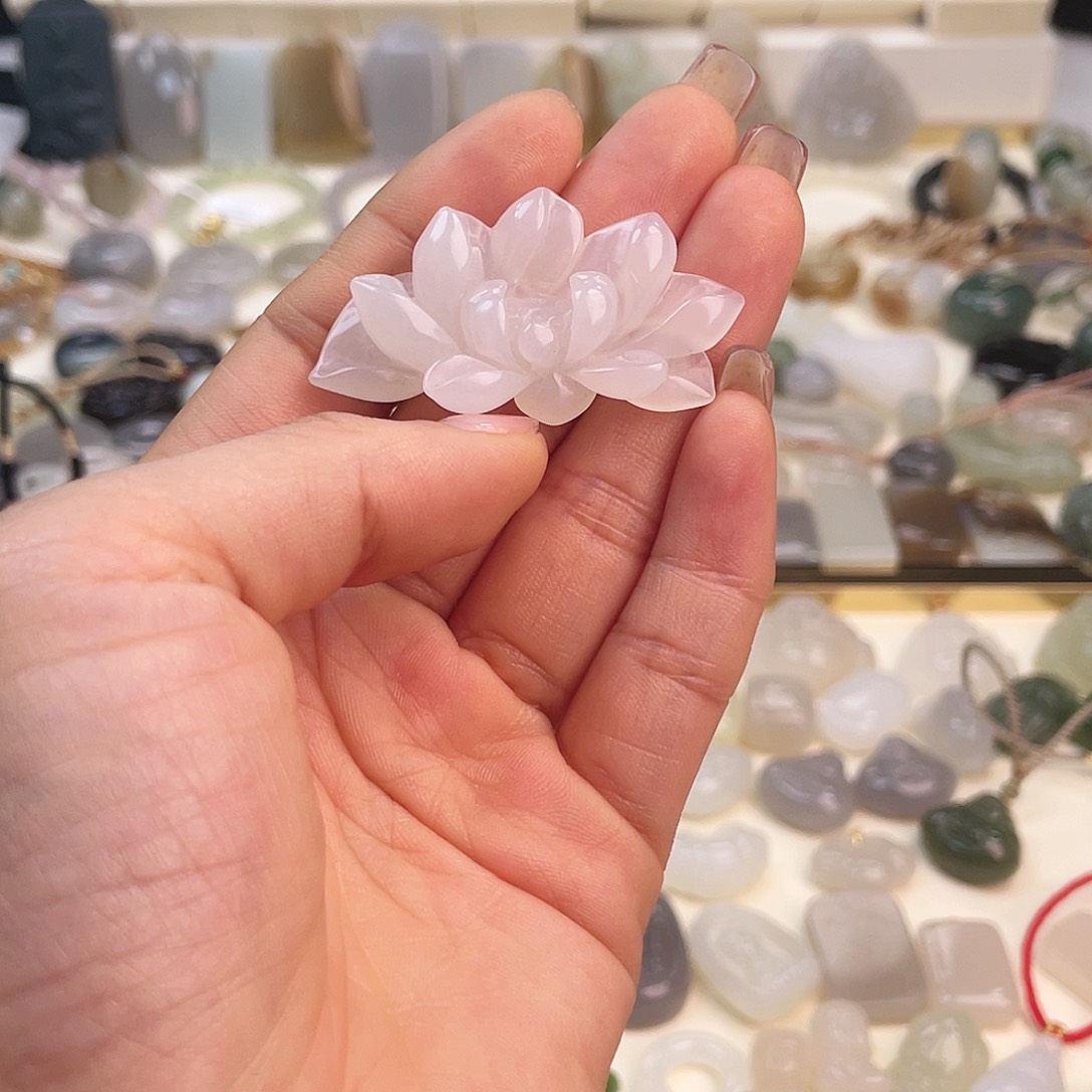 【闪购商品】和田玉吊坠(赠链)未镶嵌小**?