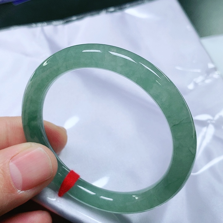 翡翠手镯（圆镯）未镶嵌翡翠手镯未镶嵌