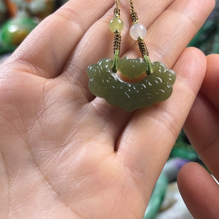 翡翠未镶嵌颈饰翡翠未镶嵌颈饰