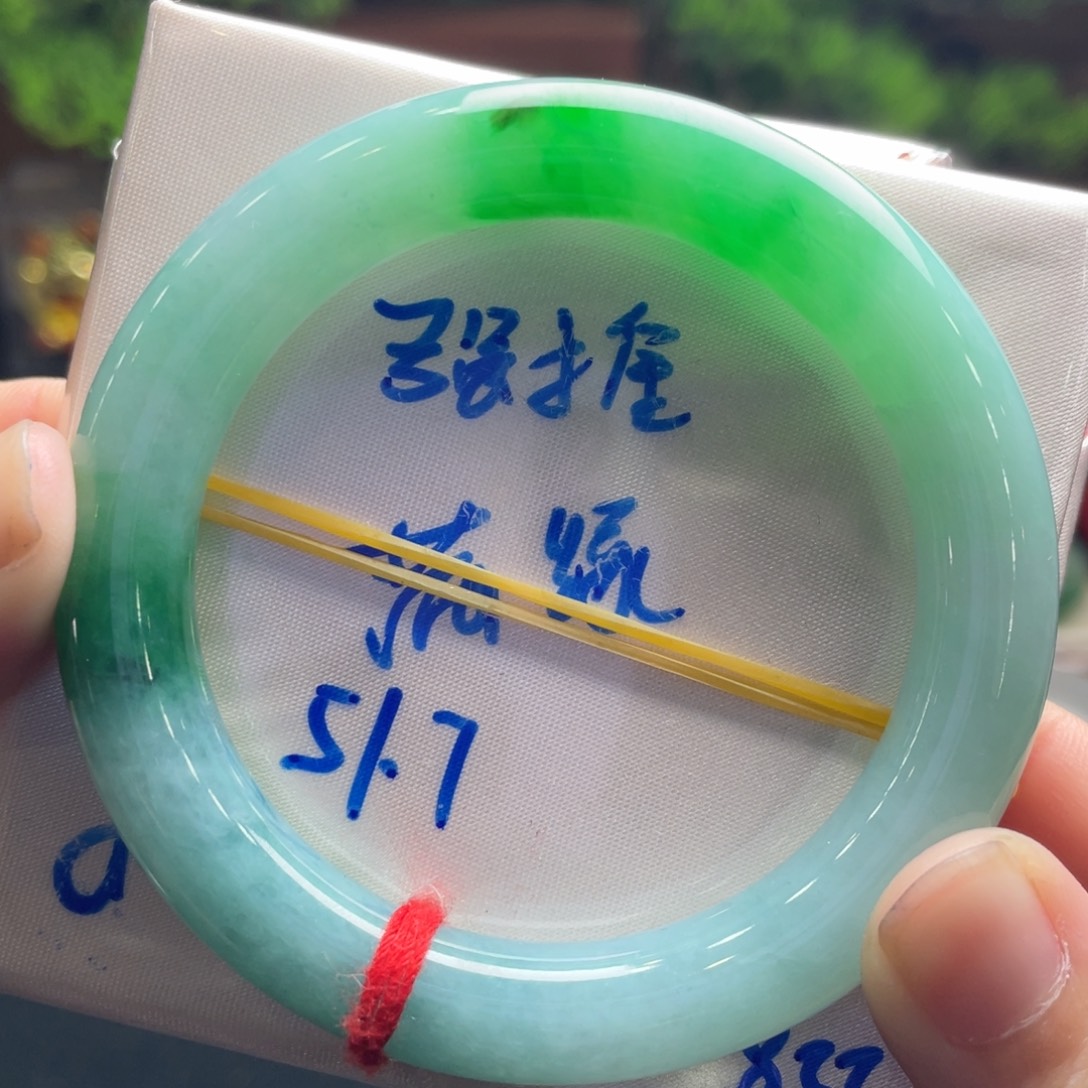 翡翠未镶嵌手镯51.7白底青 色正 