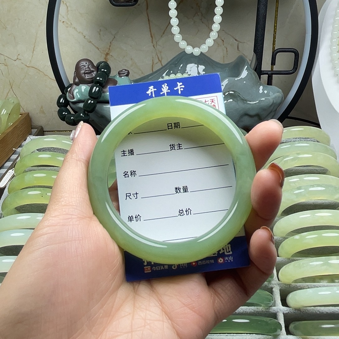 @***蛇纹石玉未镶嵌手镯微瑕