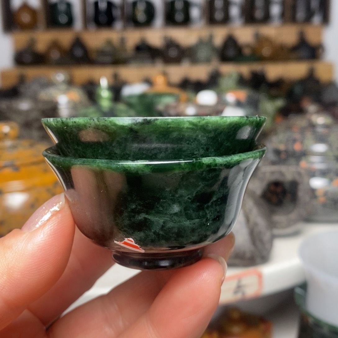 藏玉药王石翻边杯微瑕不售后