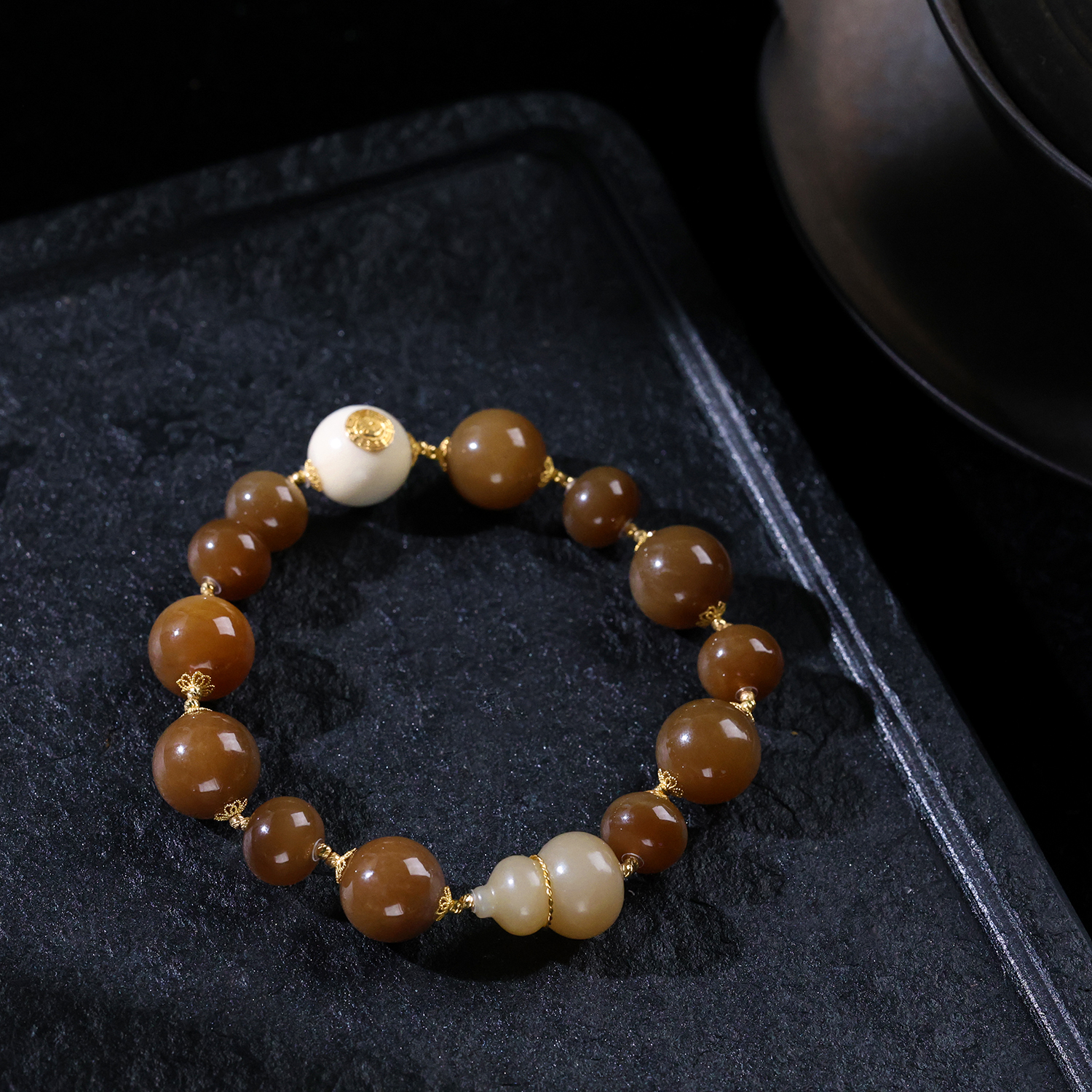 【思嘉】红糖系列 · 2仪和田玉糖料手串18k  | 多样性发一 AA0359