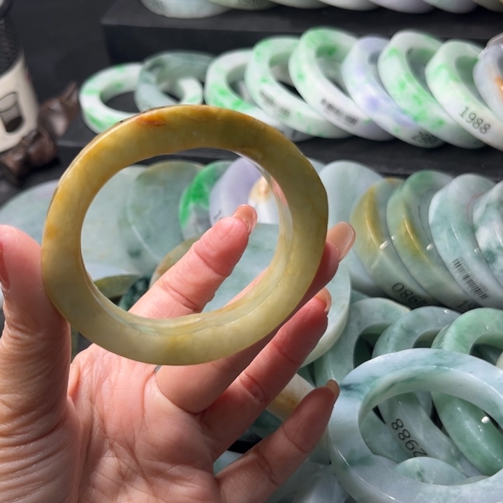 定制翡翠未镶嵌手镯