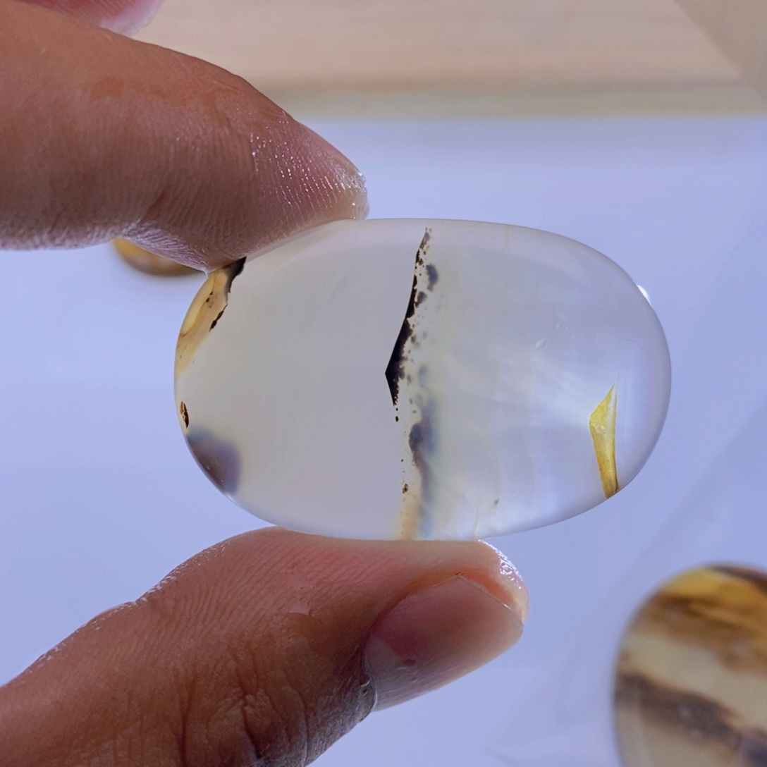 玛瑙/玉髓颈饰未镶嵌丫**?