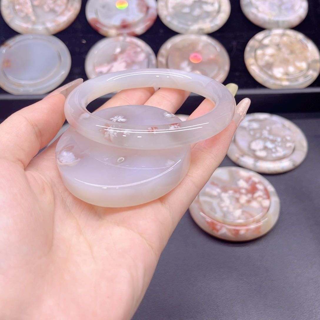 玛瑙/玉髓手镯未镶嵌60