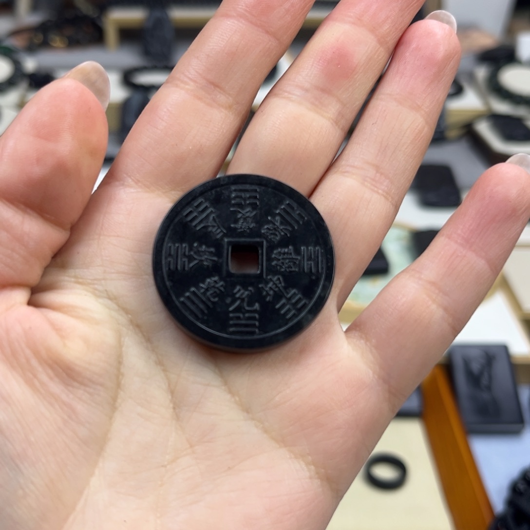 和田玉（墨玉）未镶嵌颈饰山鬼