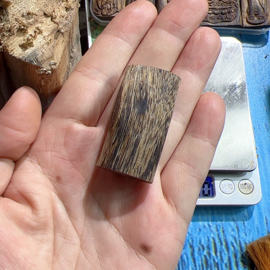 沉香吊坠白棋素牌6克