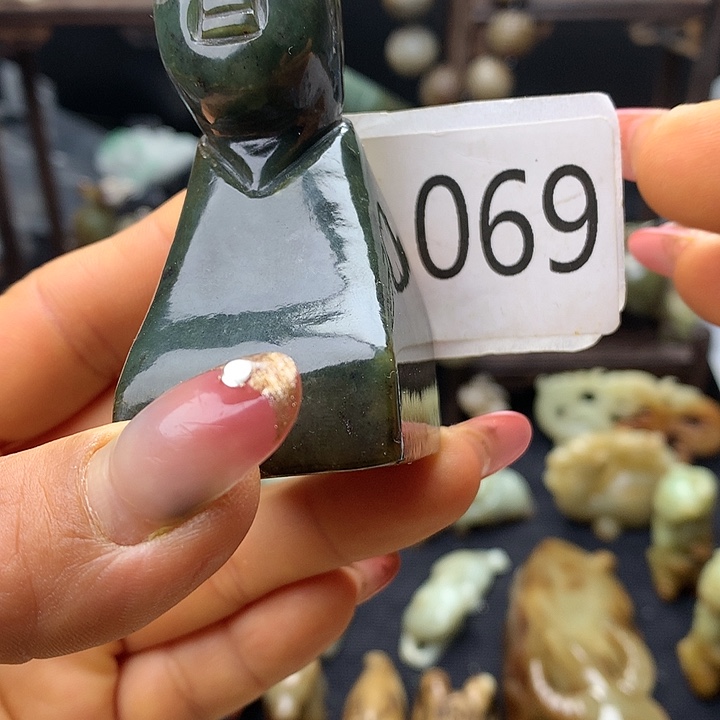 和田玉未镶嵌车挂