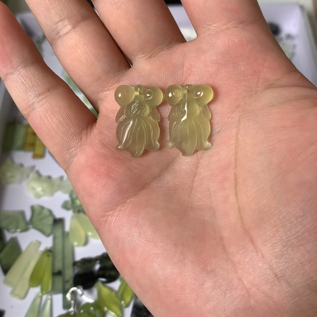 未镶嵌蛇纹石玉耳环