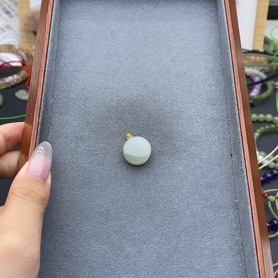 和田玉吊坠(不含链)18K金镶嵌