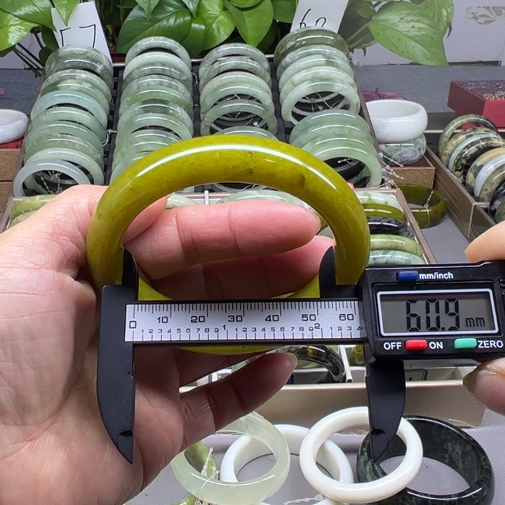 蛇纹石玉未镶嵌手镯6