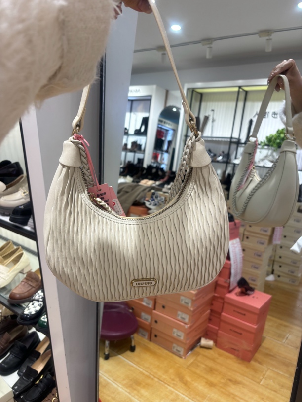 10024911小曼时装版腋下包