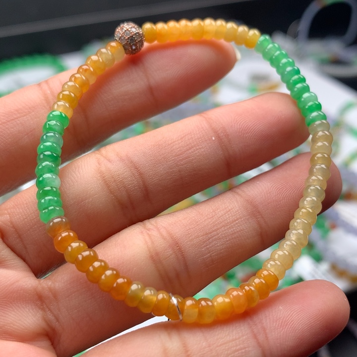 翡翠手镯未镶嵌卡