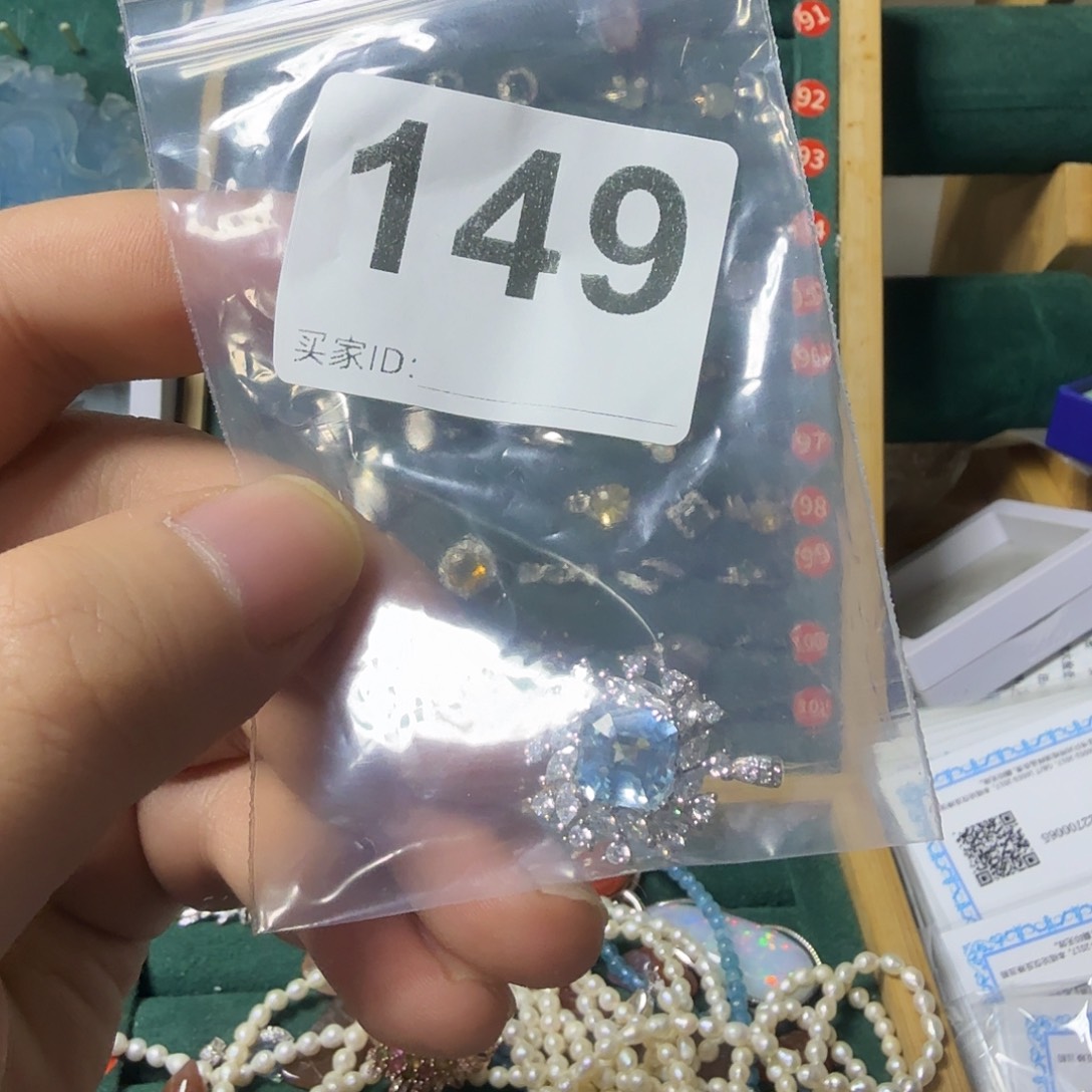 阿***°银S925镶嵌颈饰托帕石