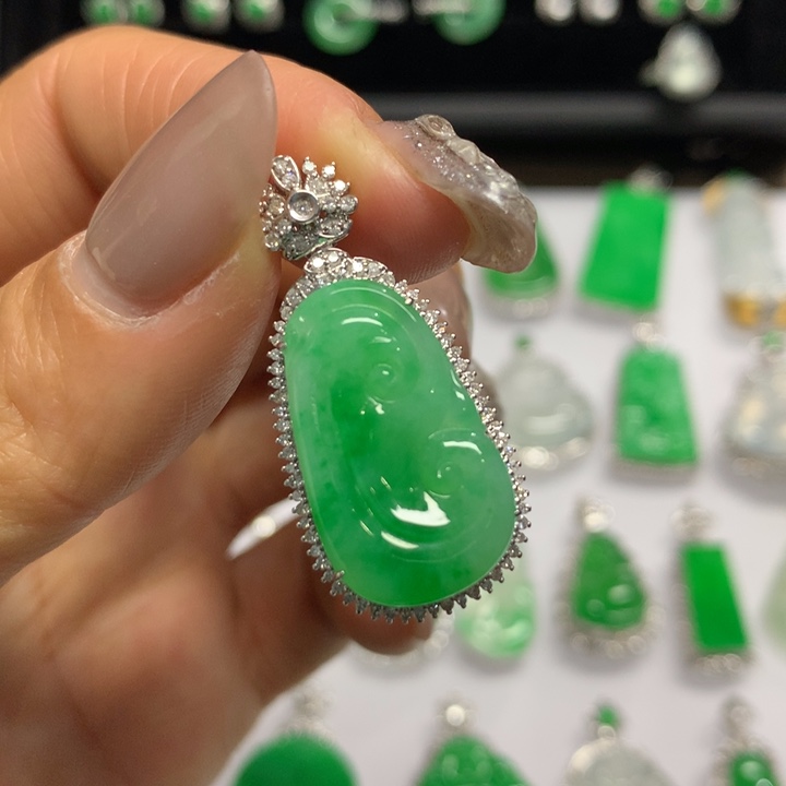 【闪购商品】翡翠颈饰18K金镶嵌吊坠