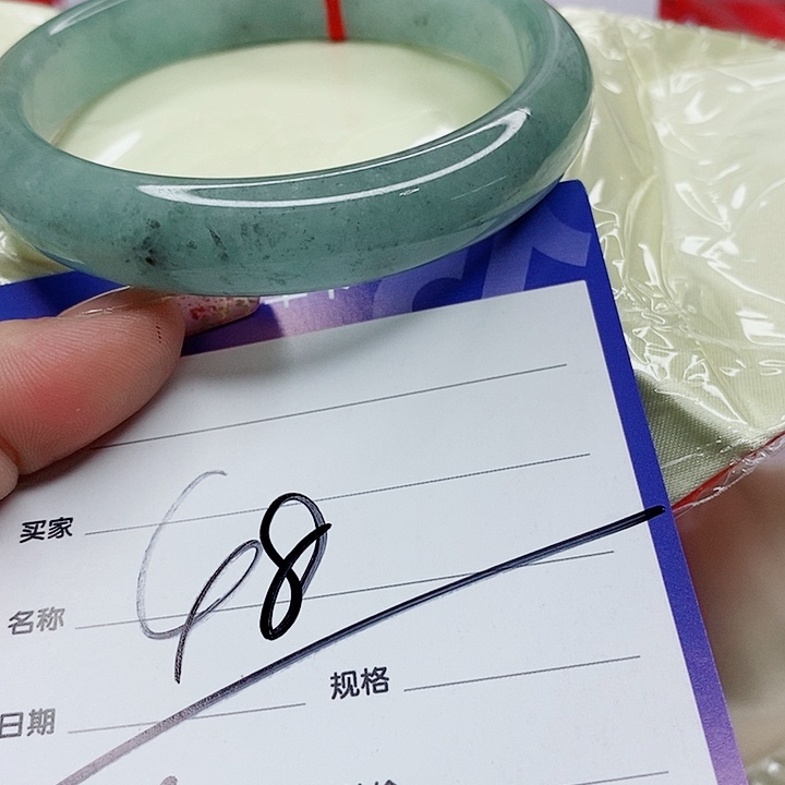 翡翠手镯未镶嵌翡翠