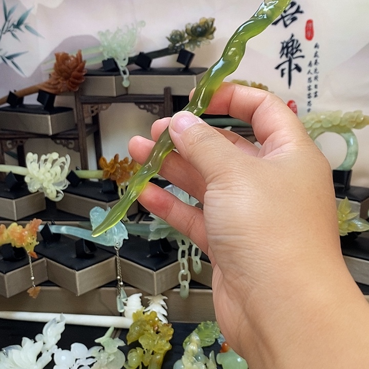 小***忙蛇纹石玉合金发饰